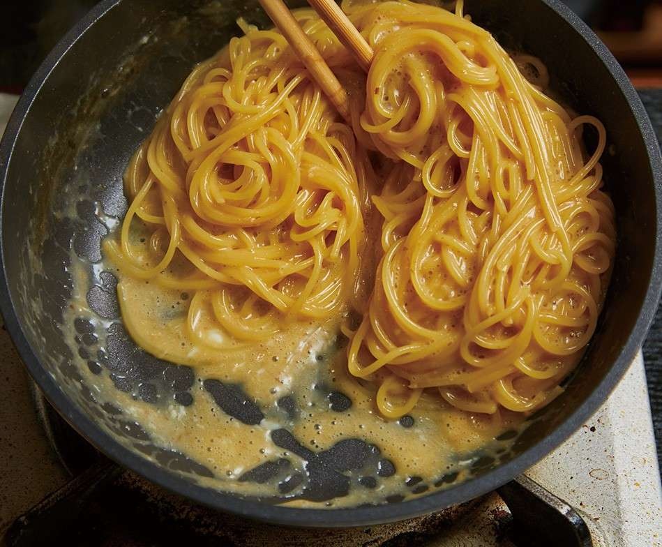 あのリュウジさん考案。TKGならぬ「卵かけパスタ」のうまさは間違いなし／虚無レシピ（4）