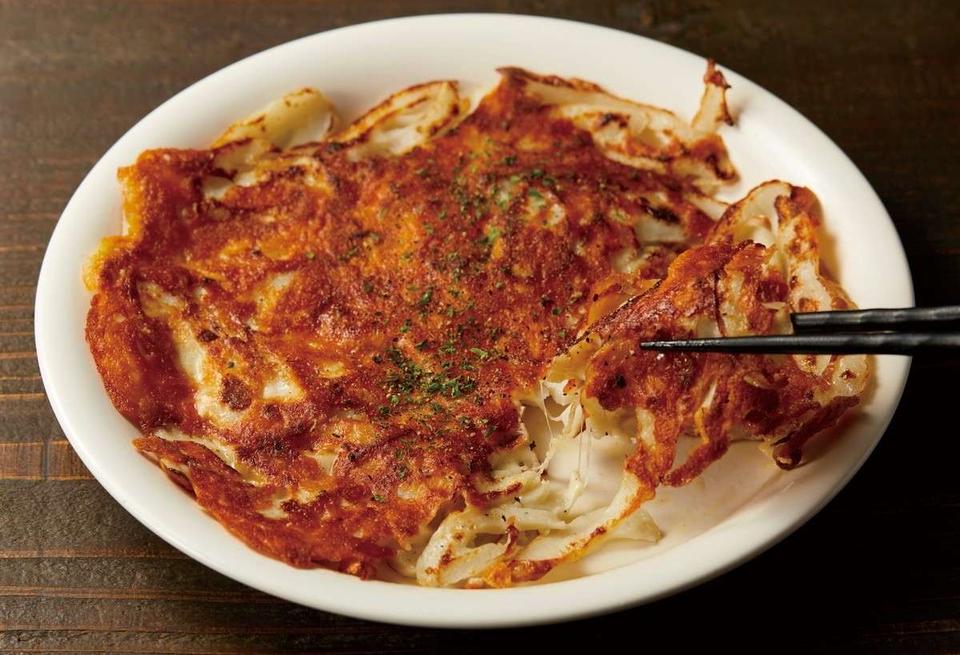 料理研究家のリュウジさん考案。ちくわとチーズで作る「おつまみ界のヘルシーなピザ」／虚無レシピ（1）