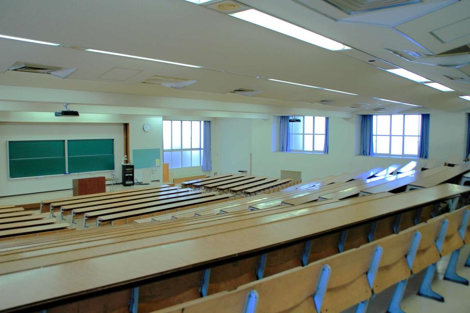 【虎に翼】こんなに泣ける朝ドラとは...ヒロインに優しい花岡（岩田剛典）の違和感。彼を救った「2人の重要人物」（1）