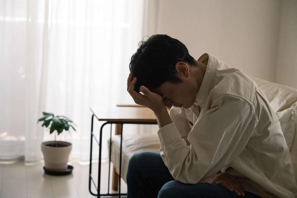 親族によって「弱者男性」に引きずり下ろされたエリート男性。彼を苦しめる「憎しみ」よりも強いもの（1）
