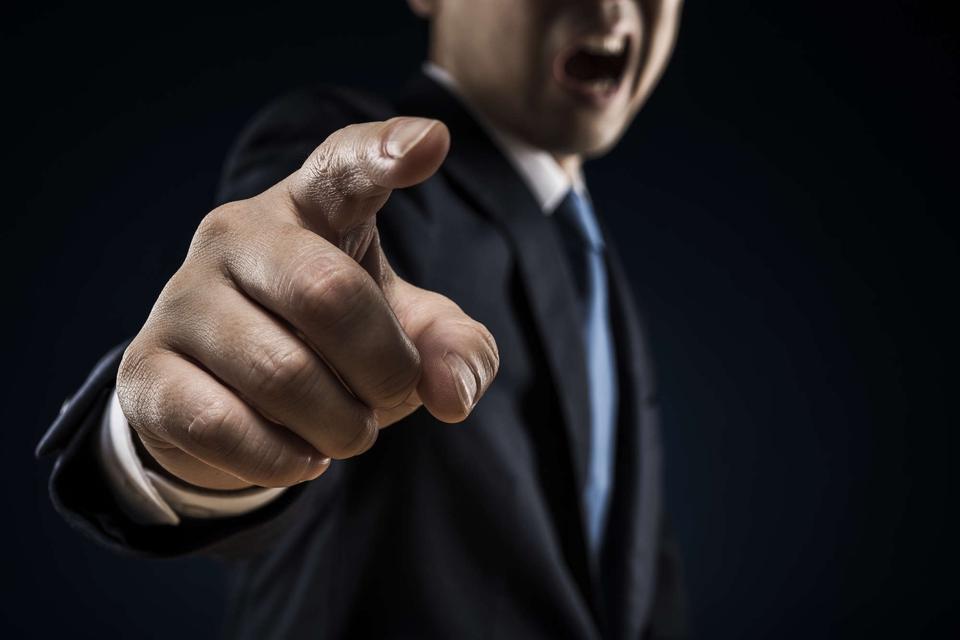 「責任を取れ」と迫る客からは物理的な距離を取る。ミスを理由に不当な要求をするカスハラへの対策（2）