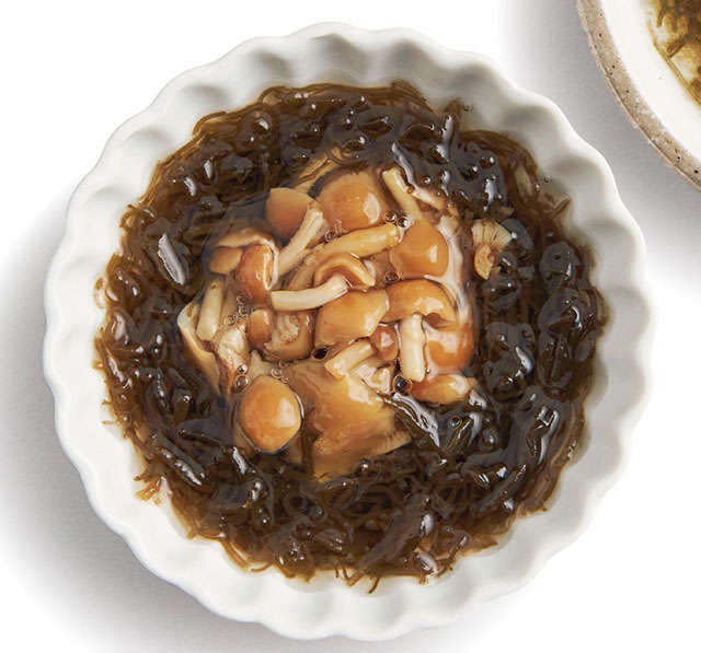 糖の吸収を抑えてくれて優秀食材をさらにパワーアップ！ 「もずく酢」に合わせて食べたい食材リスト（15）