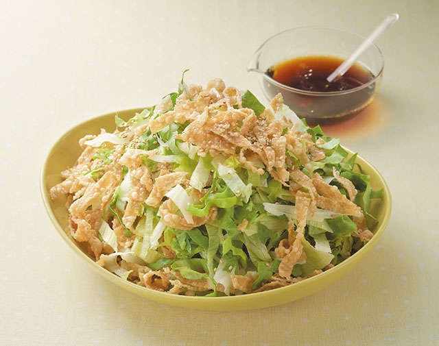 レタスがふんにゃりしないでパリッ！ 料理研究家・村上祥子さんに教わる「極上レタスサラダを作るコツ」（9）