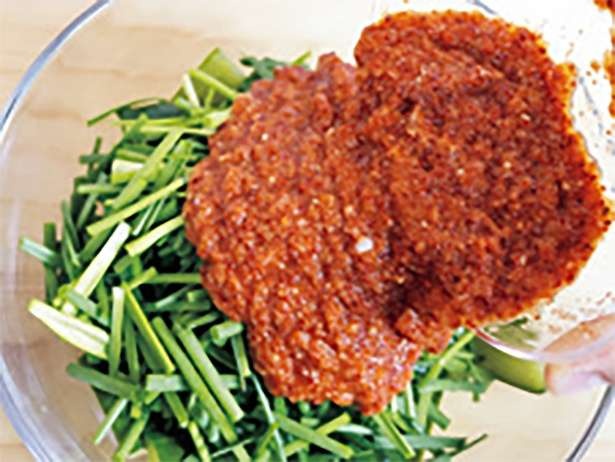【人気料理家の韓国人オッパが伝授】家庭にある調味料で完成「きゅうりのキムチ」のレシピ（7）