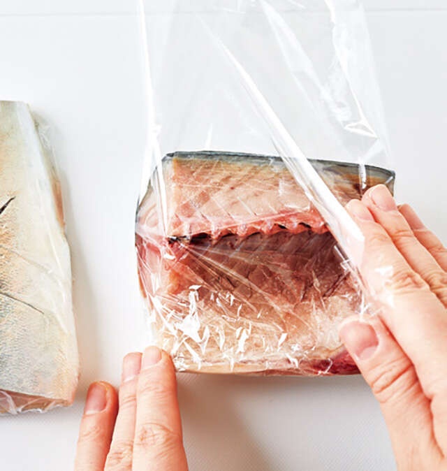 まとめ買いをしておいしく保存！ 肉と魚のパサつかない冷凍・解凍テク（8）