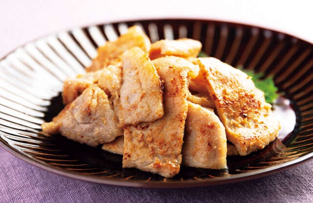 鶏もも肉も、豚こまも、鮭の切り身も！そのまま調理でおかずが仕上がる「下味冷凍」レシピ（7）