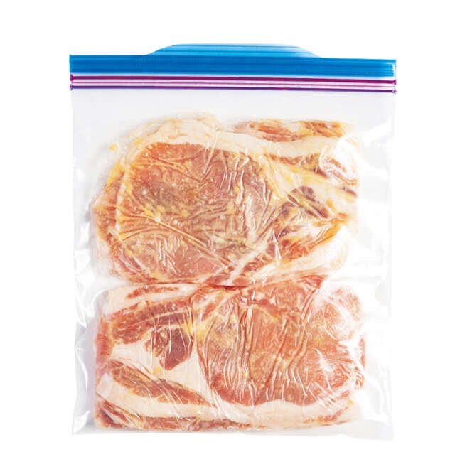 鶏もも肉も、豚こまも、鮭の切り身も！そのまま調理でおかずが仕上がる「下味冷凍」レシピ（8）