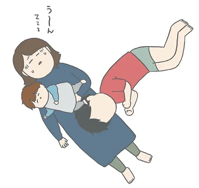 ママとパパに挟まれて眠る、幼い長男。幸せそうな姿だと思ったら...えええ？／チリもつもれば福となる（5）
