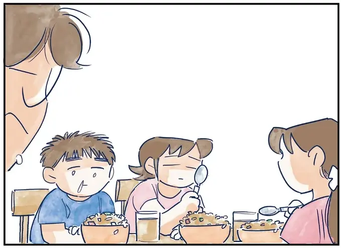 夕食は父が作る特製チャーハン！ 子どもたちも協力し、力作ができたが...え？／育児の全部 楽しんでます。（10）