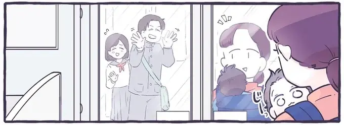 「育児ママが救われた優しさ」。抱っこされた我が子がなぜか笑顔。背中越しに...／るしこの子育て日記1（1）