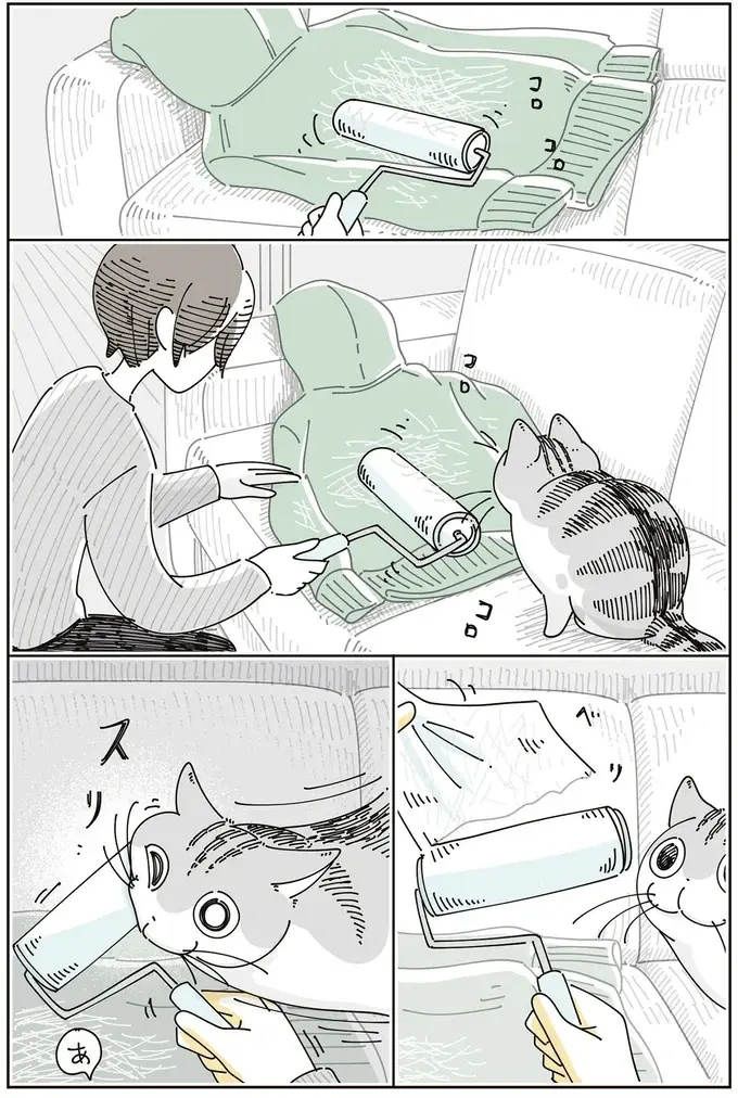 愛猫の前足にコロコロがくっついてパニック！くっつかないように丸めたら...え？／夜は猫といっしょ8（3）