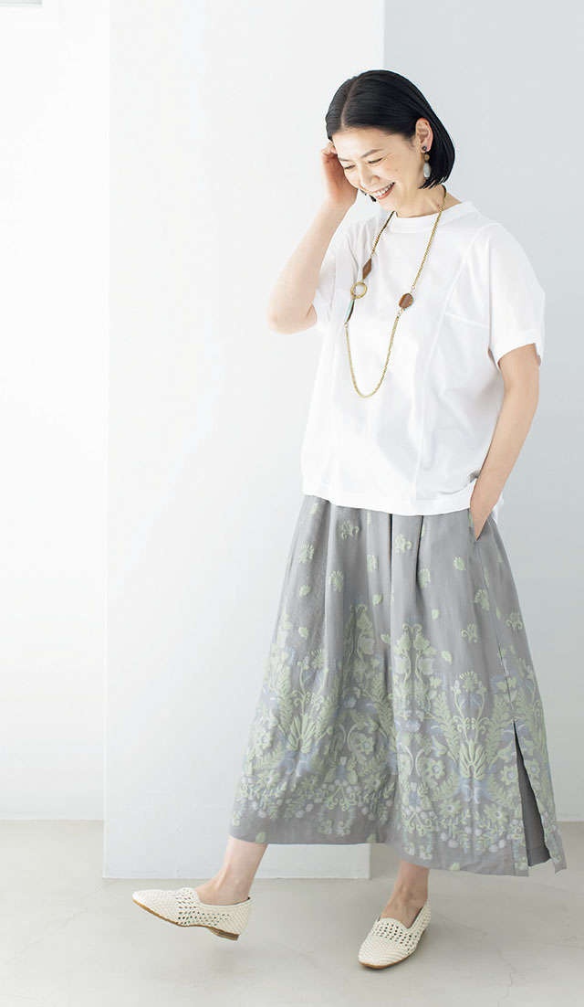大人世代の悩みを解決！ ぽっこりおなかを隠してくれる流行の「ゆる服」は最強（4）