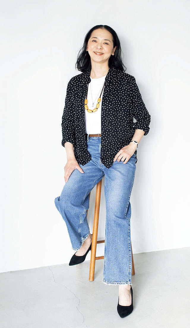 肌のくすみ対策、着やせ効果も。スタイリスト佐藤かなさんによる、春、大人がカジュアルに着こなす方法（5）
