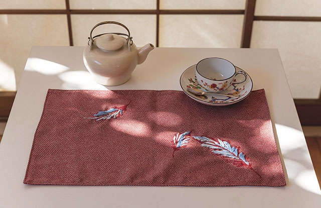 渋沢英子さんが指南！ もとの柄に刺繍した簡単リフォームで、着ていないきものが生まれ変わる（2）