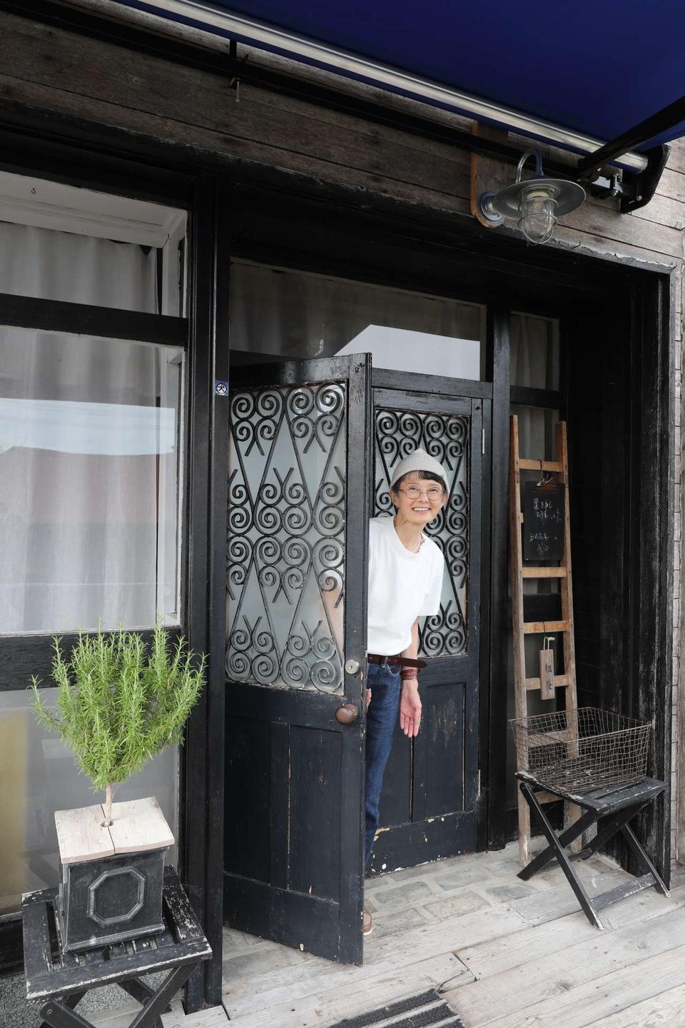 一度は難病で音を失った麻生圭子さん。66歳の今、琵琶湖畔で「人生もリノベーション中」（2）