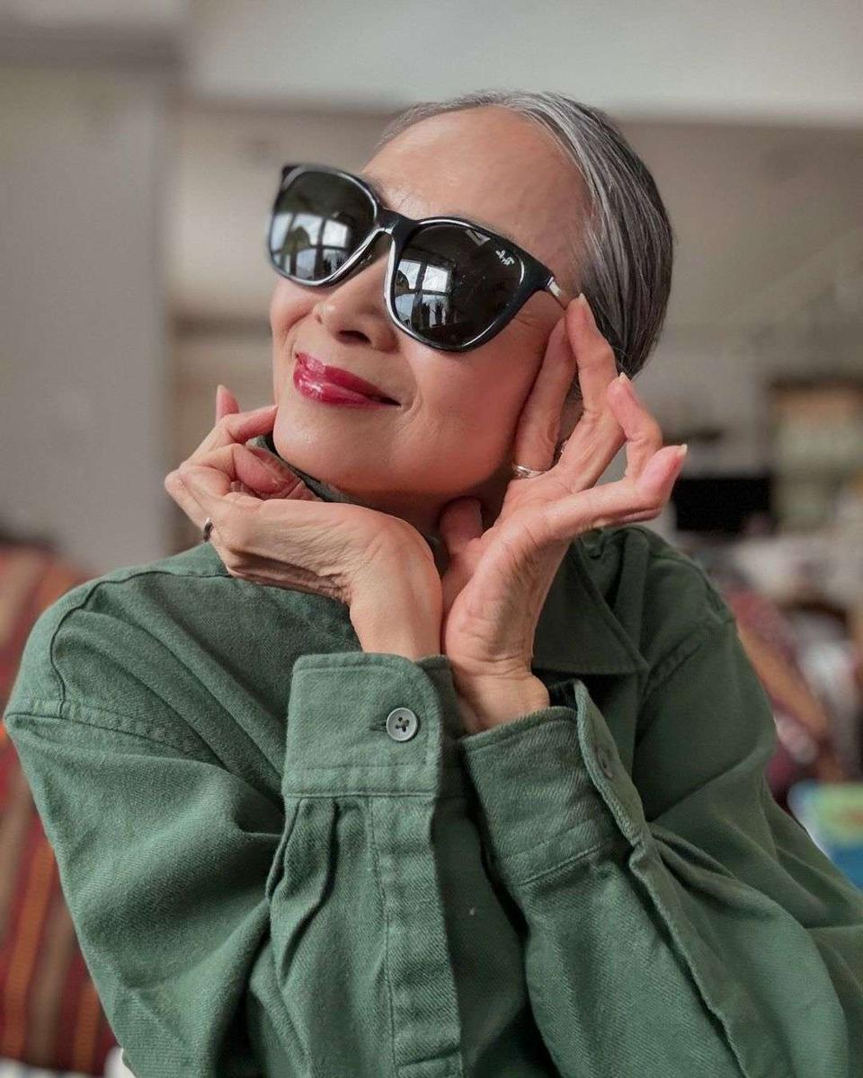 グレイヘアを楽しむ62歳が素敵♪「自分軸を持つ」ことがおしゃれのコツ！【インタビュー】（3）