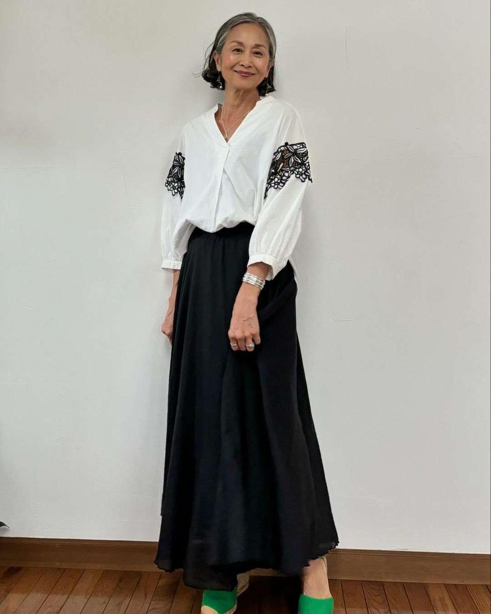 グレイヘアを楽しむ62歳が素敵♪「自分軸を持つ」ことがおしゃれのコツ！【インタビュー】（6）