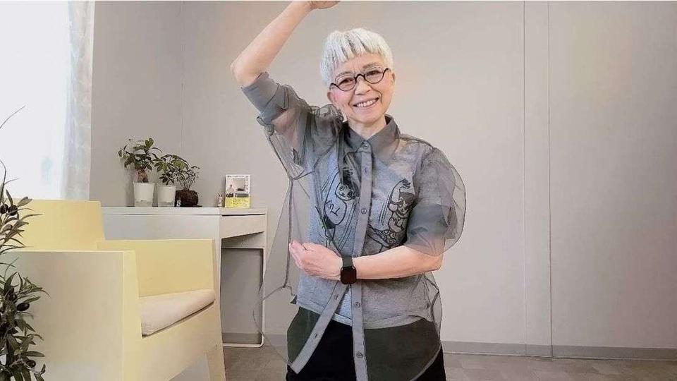プチプラコーデのお手本！ おしゃれすぎる73歳YouTuber・ロコリさんに学ぶ「カラーアイテム」の取り入れ方（10）