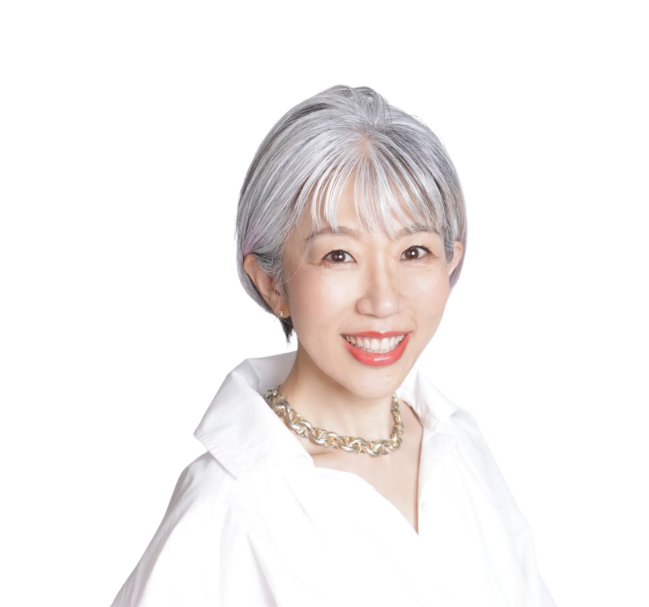 印象年齢マイナス10歳！ ウォーキング講師・朝倉真弓さんに教わる「美姿勢」のコツと「グレイヘア」の楽しみ方（8）
