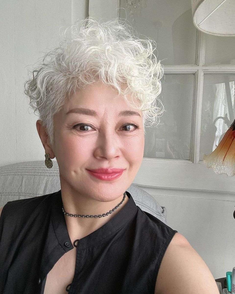 美しすぎる65歳！プラチナヘアが素敵なインスタグラマー・藤原民子さんに聞く「美の秘訣」（3）
