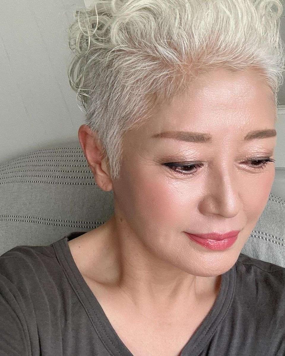 美しすぎる65歳！プラチナヘアが素敵なインスタグラマー・藤原民子さんに聞く「美の秘訣」（4）