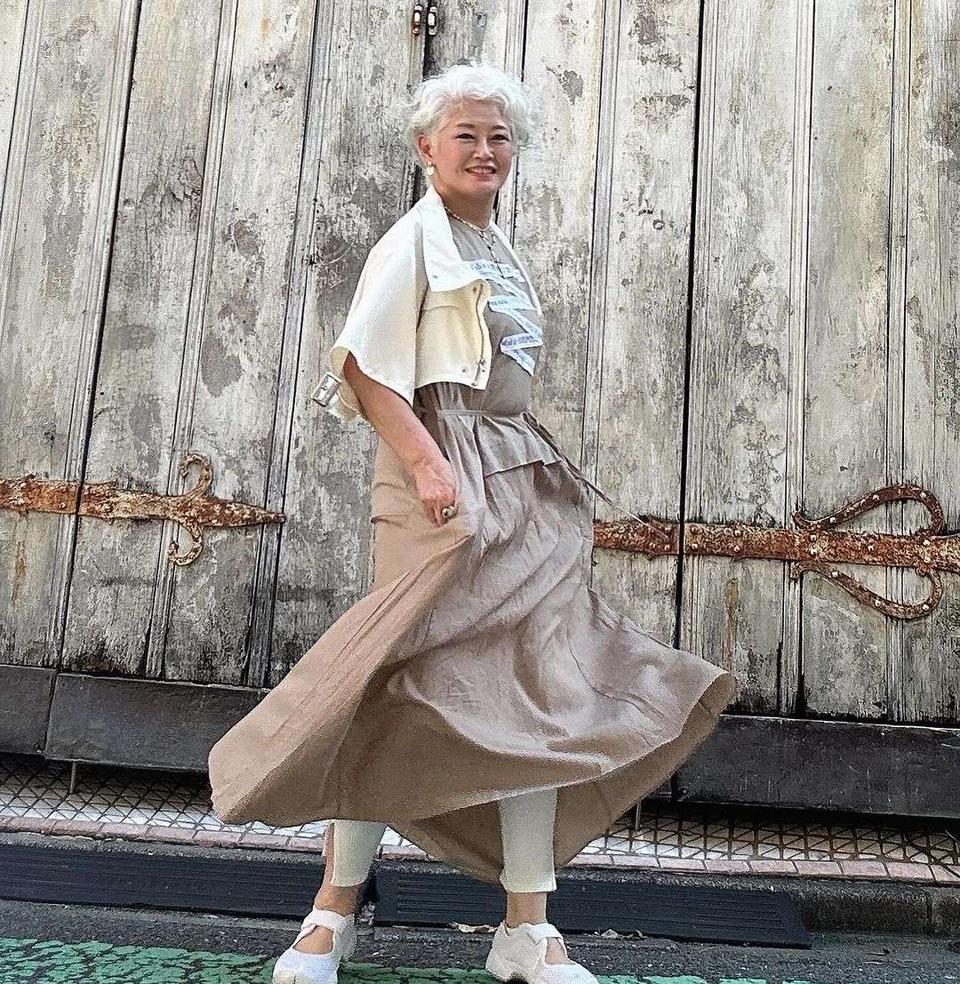 美しすぎる65歳！プラチナヘアが素敵なインスタグラマー・藤原民子さんに聞く「美の秘訣」（6）