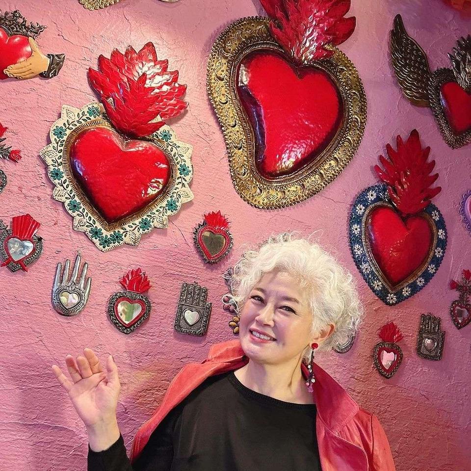 美しすぎる65歳！プラチナヘアが素敵なインスタグラマー・藤原民子さんに聞く「美の秘訣」（7）