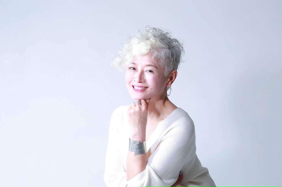 美しすぎる65歳！プラチナヘアが素敵なインスタグラマー・藤原民子さんに聞く「美の秘訣」（9）