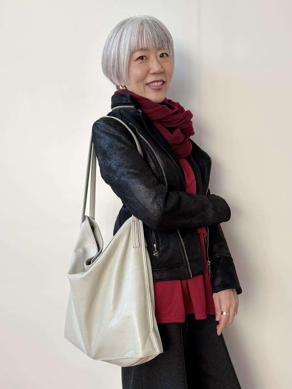 愛用バッグの中身を大公開！ 立ち姿が美しいウォーキング講師・朝倉真弓さんのバッグの中には...【彼女のバッグ】（2）