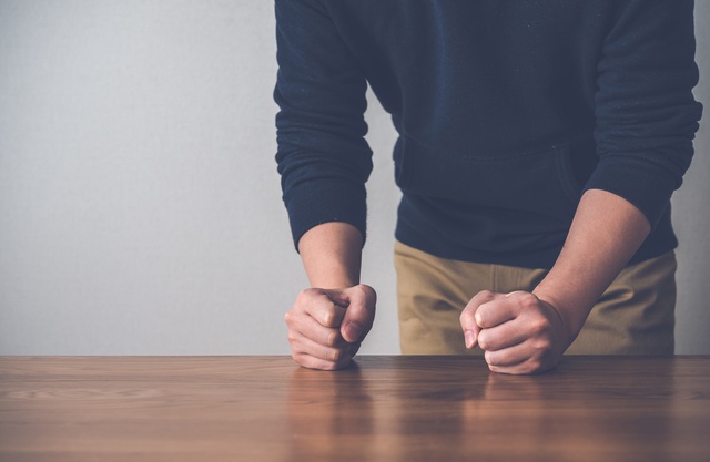 婚約者の親に「お宅の娘さんとは会う気がない」と言われ...両家両親のマジ喧嘩勃発！／かづ（2）