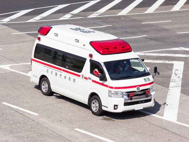 姑の襲来。チェーンをかけて身を潜めているとなぜか救急車が家の前に...／かづ（1）