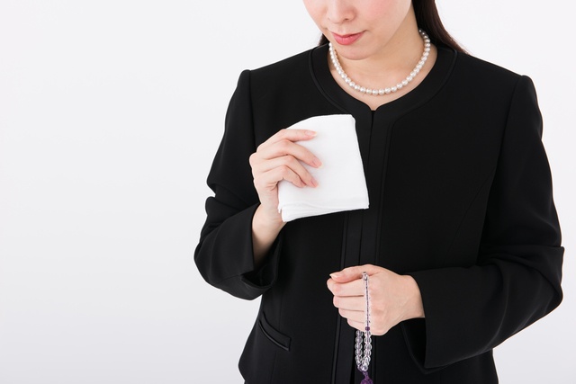 喪服の女達がヒソヒソ声で...悪口の飛び交うお葬式／かづ（2）
