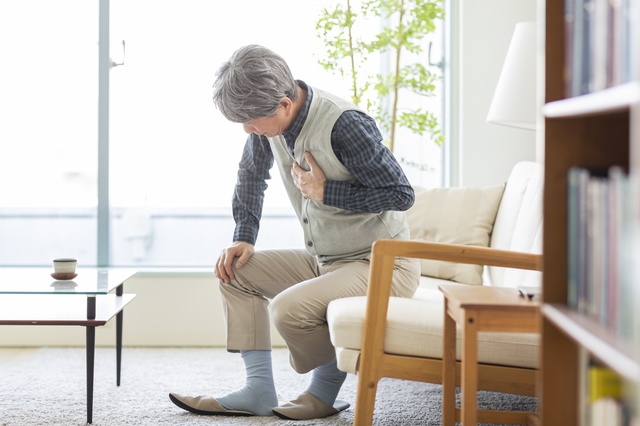 「疲れた...へとへとだ...」謎の体調不良はパーキンソン病の症状だった／キッチン夫婦（夫）（1）