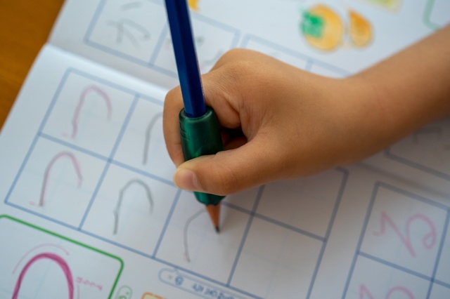 「なんであんたが字ぃなんか教えとんのや！」姑の介入の結果、小学校に入学した長男が...／かづ（1）