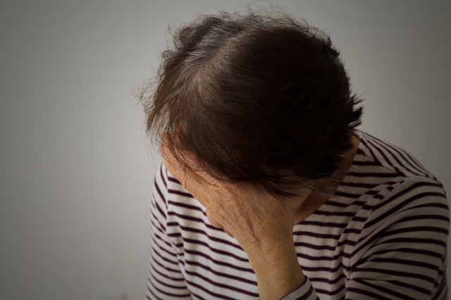 認知症らしき症状が出ている姑をどうすれば...。「まるで他人事」な夫と舅にブチッ！／かづ（2）