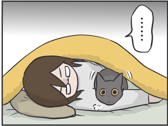 愛猫が初めて一緒の布団の中に...！　家に籠もりがちな日々、猫が癒しと元気の源に／フニャコ（7）
