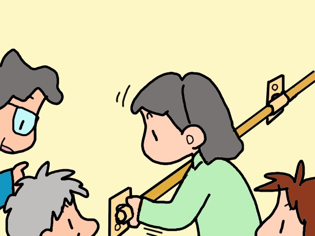 グラグラ...危険すぎる「自家製の手すり」。プロの改修工事で2階居住の義父も安心！／山田あしゅら（7）