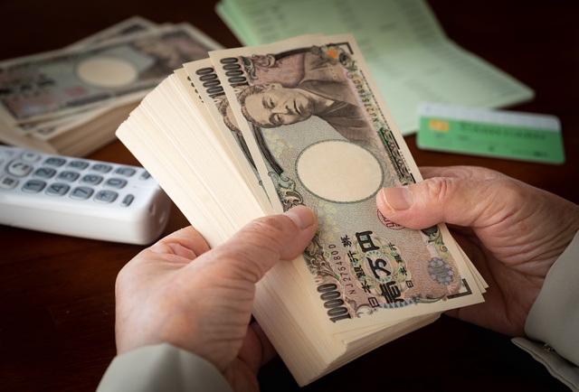 舅の部屋から続々と出てくる「隠しお宝」。その購入資金は一体どこから？／かづ（2）
