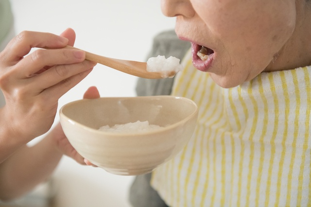 「誰の親の世話してると思ってんねん！」夫に姑の食事介助を頼んだら酷すぎる有り様で...／かづ（2）