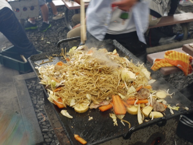 子ども用の焼きそばを我先に!? 地域の子ども会に参加した夫の恥ずかしすぎる行動／かづ（2）