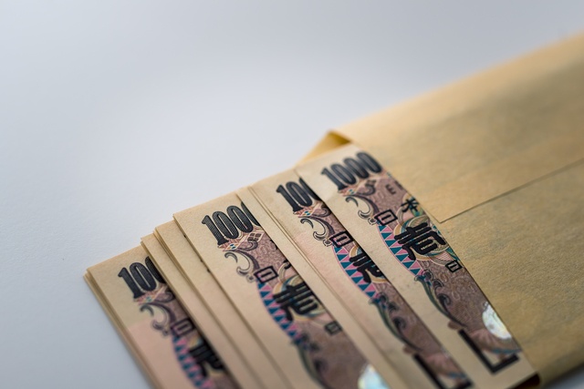 夫が隠していた「本当の給料」。毎月ギリギリでやりくりした努力は何だったんだ...！／かづ（2）