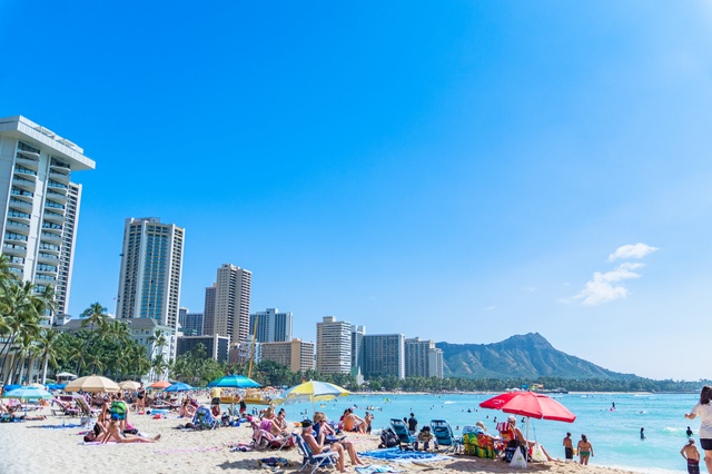 優秀社員はハワイ旅行！ でもゴルフや飲みで「20万円は必要」って、そんな余裕はない！／かづ（2）