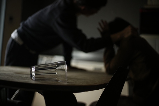 「使えない嫁」と罵られ鉄拳も...！ 災難続きのモラハラDV夫の厄年、私も毎日怯えていた／chii（1）