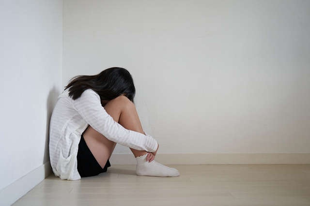 人付き合いを制限され、世間から隔離されて生きてきた娘と息子。大人になった今は...／chii（2）