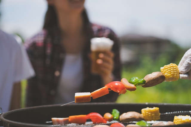 家族や親戚が集まって盛り上がった一昨年のBBQ。いつかまたこんな日が来たらいいな／キッチン夫婦（1）