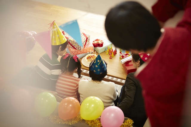 「プレゼント貰ってへんのやけど？」図々しすぎるママ友に唖然...想定外だらけの「お誕生日会」／かづ（2）