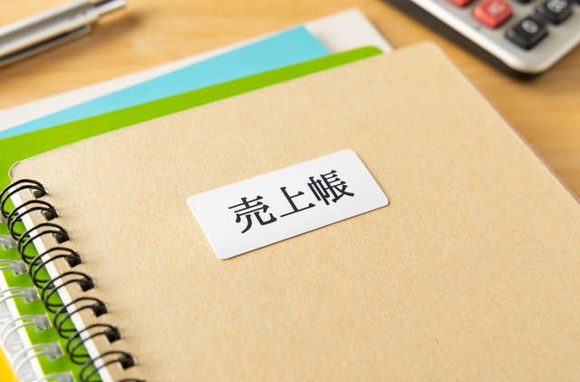 ブラックなバイト先を告発！会計不正の「裏帳簿」を記録して管理会社に持っていくと...／かづ（1）