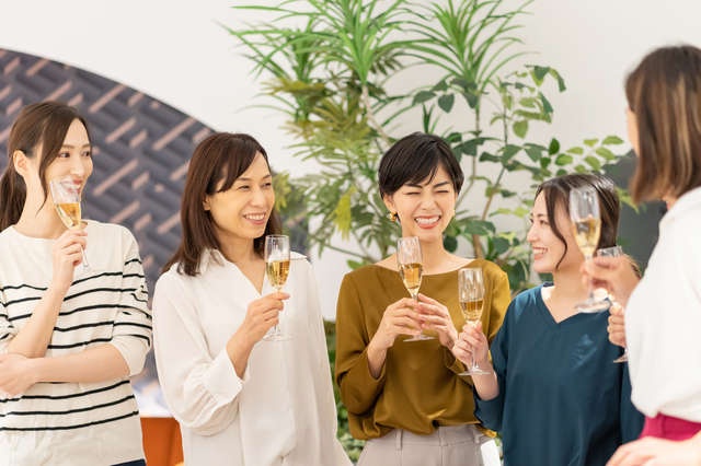 「旦那さんは何してる人？」根掘り葉掘りの同窓会。挙句、「本当に結婚してる？」と疑われ...／かづ（1）