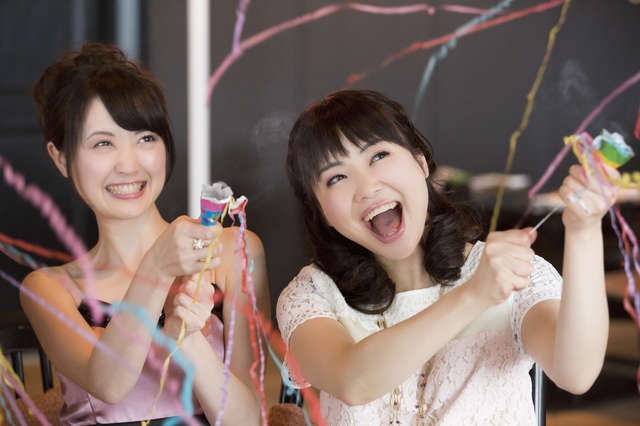 「結婚式の司会しながら漫才もしてほしいねん」マリッジハイな友人のむちゃくちゃな要求／かづ（1）