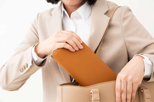 1億円以上貯めている私の、バッグや財布の中身を教えます！／斗比主閲子（1）